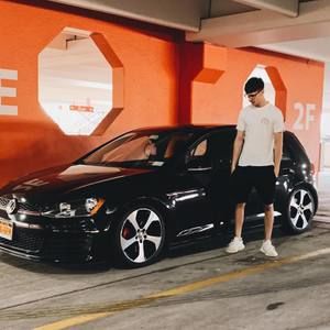 Meet your Posher, Carlo